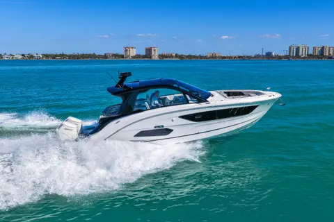 2026 Sea Ray Sundancer 370 Outboard, photo 1 in Sarasota, FL