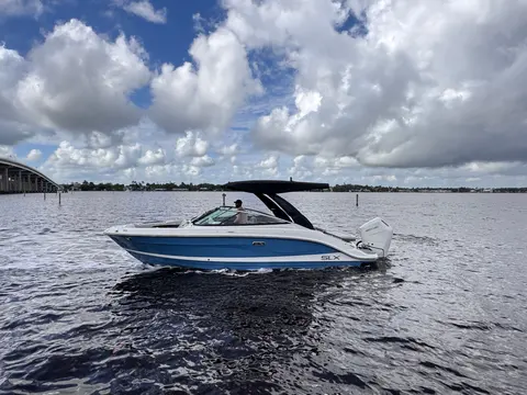 2026 Sea Ray SLX 260 Outboard, photo 1 in Stuart, FL