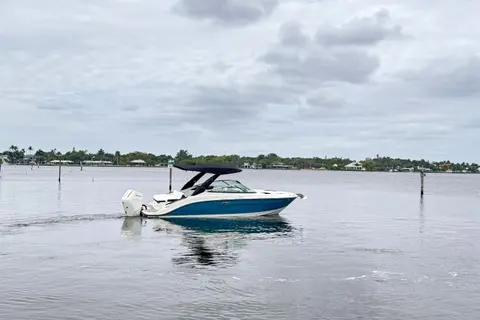 2026 Sea Ray SLX 260 Outboard, photo 1 in Stuart, FL