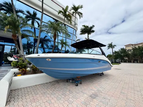 2026 Sea Ray SLX 260 Outboard, photo 1 in Pompano Beach, FL
