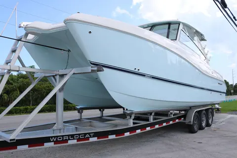 2026 World Cat 325 DC, photo 1 in Tavernier, FL