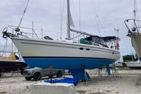 2004 Catalina 387, photo 1 in Port Charlotte, FL