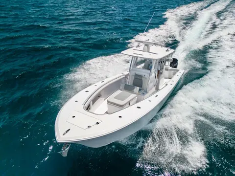 2026 Front Runner 33 Center Console, photo 1 in Juno Beach, FL