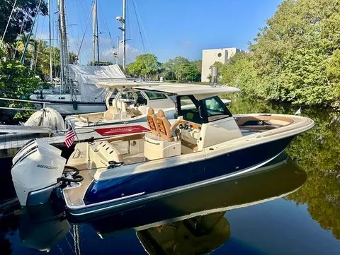 2027 Chris-Craft Catalina 31, photo 1 in Key Largo, FL