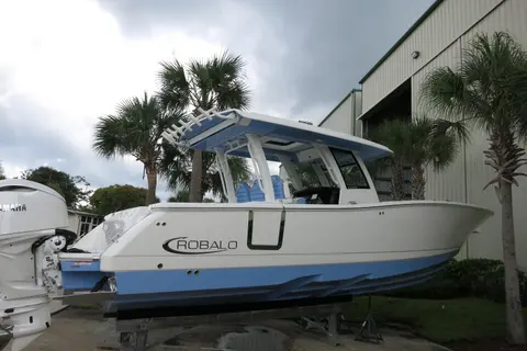 2025 Robalo R360 Center Console, photo 1 in Largo, FL