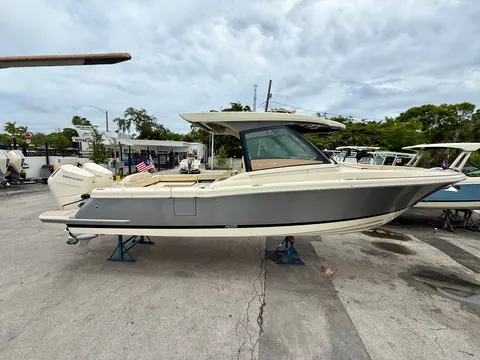 2027 Chris-Craft Calypso 32, photo 1 in Fort Lauderdale, FL