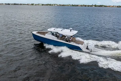 2026 Cruisers Yachts 38 VTR, photo 1 in Fort Myers, FL
