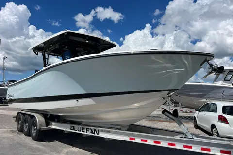 2027 Robalo R300 Center Console, photo 1 in Sarasota, FL