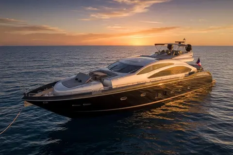 2010 Sunseeker Predator 84, photo 1 in Miami Beach, FL