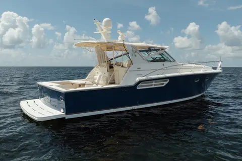 1998 Tiara Yachts 4300 Open, photo 1 in Miami Beach, FL