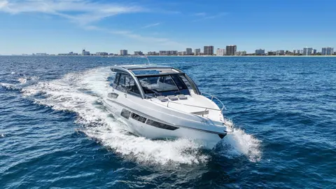 2027 Valiatt 380 Bowrider, photo 1 in Tampa, FL