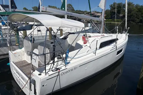 2021 Beneteau Oceanis 30.1, photo 1 in Niceville, FL