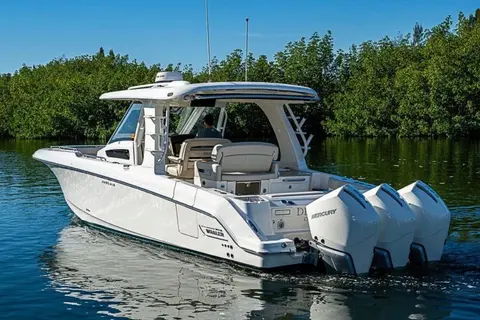 2022 Boston Whaler 350 Realm, photo 1 in Miami Beach, FL