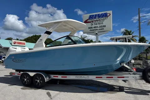 2026 Robalo R257 Dual Console, photo 1 in Key Largo, FL