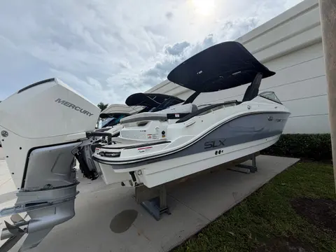 2027 Sea Ray SLX 280 Outboard, photo 1 in Stuart, FL