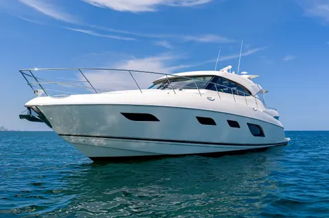 2019 Riviera 6000 Sport Yacht, photo 1 in Aventura, FL