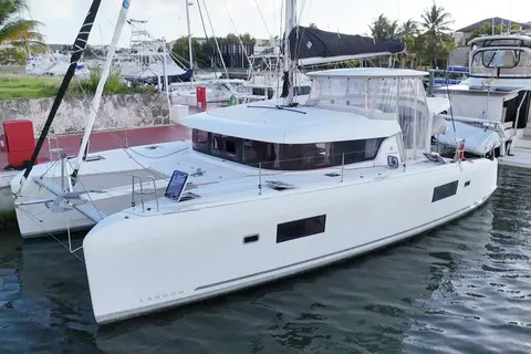 2020 Lagoon 42, photo 1 in Miami, FL