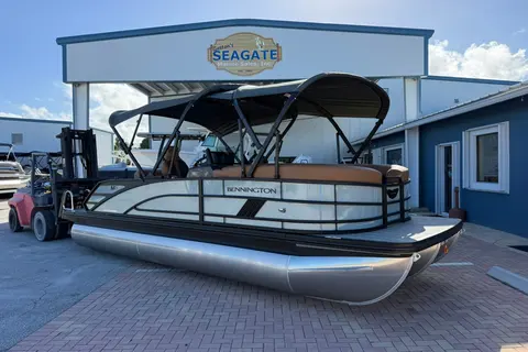2027 Bennington 23 M Swingback, photo 1 in Stuart, FL