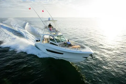 2027 Boston Whaler 420 Outrage, photo 1 in Clearwater, FL