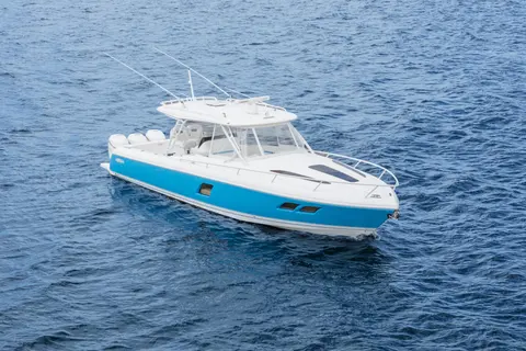 2018 Intrepid 407 Cuddy, photo 1 in Miami, FL