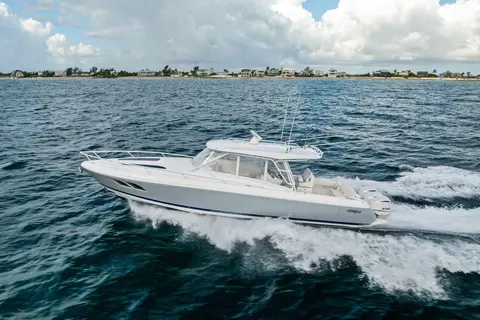 2019 Intrepid 400 Cuddy, photo 1 in Stuart, FL