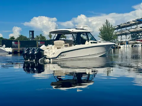 2023 Boston Whaler 350 Realm, photo 1 in Fort Myers, FL