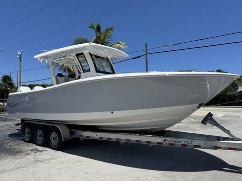 2026 Robalo R300 Center Console, photo 1 in Key Largo, FL