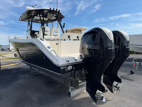 2016 Cobia 296 Center Console, photo 1 in Englewood, FL