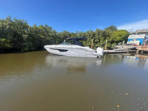 2024 Cruisers Yachts 34 GLS South Beach Outboard, photo 1 in Clearwater, FL