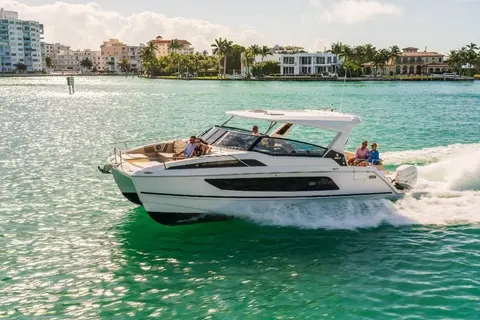 2027 Aquila 36, photo 1 in Clearwater, FL