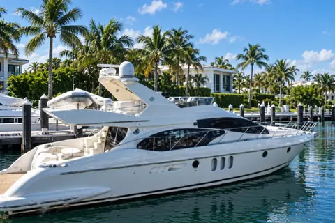 2004 Azimut 62, photo 1 in Miami, FL