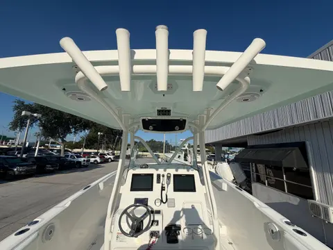 2015 Century 3200 Center Console, photo 1 in Clearwater, FL
