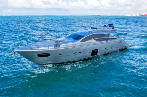 2013 Pershing 82, photo 1 in Miami, FL