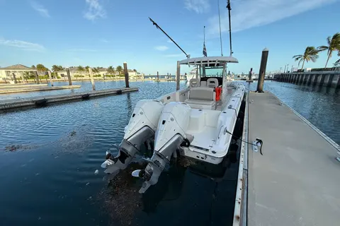2020 Boston Whaler 330 Outrage, photo 1 in Miami Beach, FL