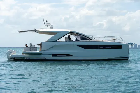 2023 Jeanneau DB/43 OB, photo 1 in Miami, FL