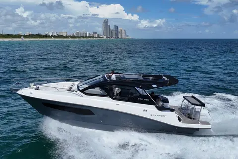 2027 Granfort 370 GTX, photo 1 in North Miami, FL