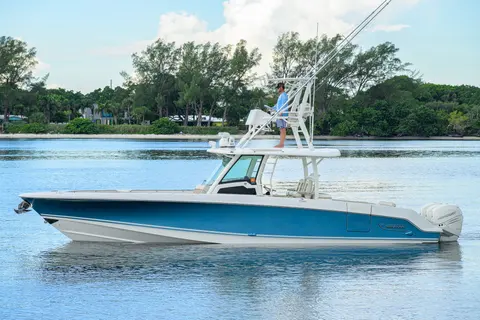 2018 Boston Whaler 380 Outrage, photo 1 in Riviera Beach, FL