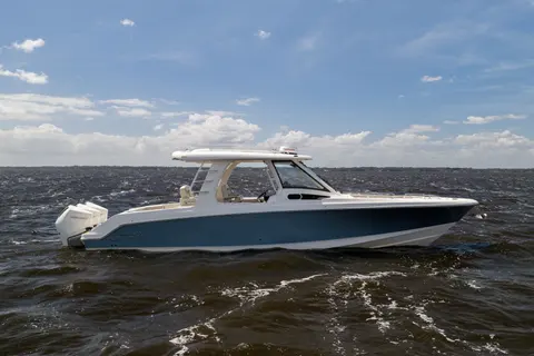 2021 Boston Whaler 350 Realm, photo 1 in Jacksonville, FL