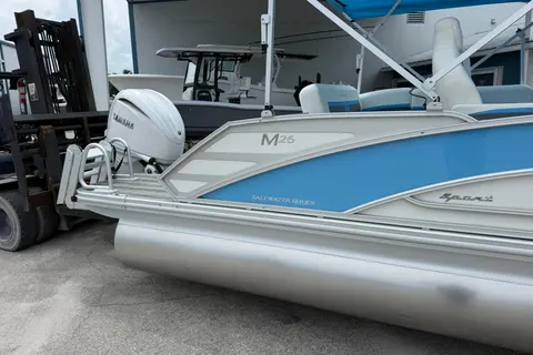 2025 Bennington 26 M Swingback, photo 1 in Stuart, FL
