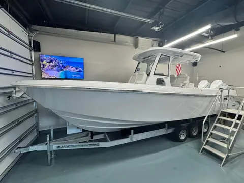 2027 Everglades 315 Center Console, photo 1 in Clearwater, FL