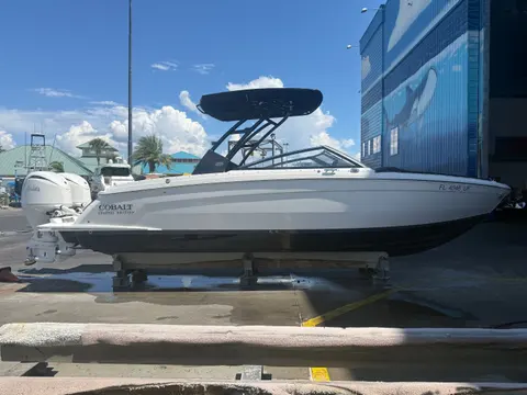 2026 Cobalt R8 Outboard, photo 1 in Destin, FL