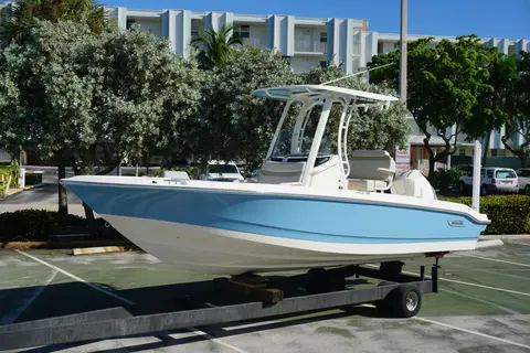 2027 Boston Whaler 220 Dauntless, photo 1 in Fort Lauderdale, FL