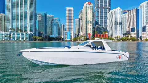 2023 Cigarette 42' Auroris, photo 1 in Miami, FL