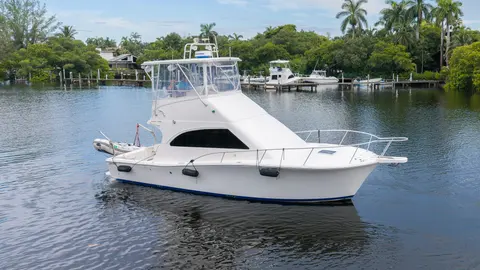 2005 Luhrs 33 Convertible, photo 1 in Fort Lauderdale, FL