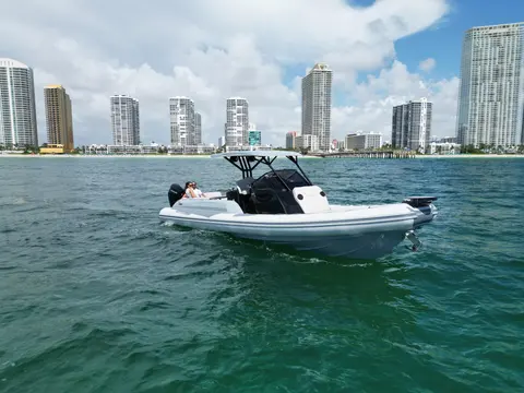 2025 Ranieri CAYMAN 38.0 EXECUTIVE, photo 1 in Miami, FL