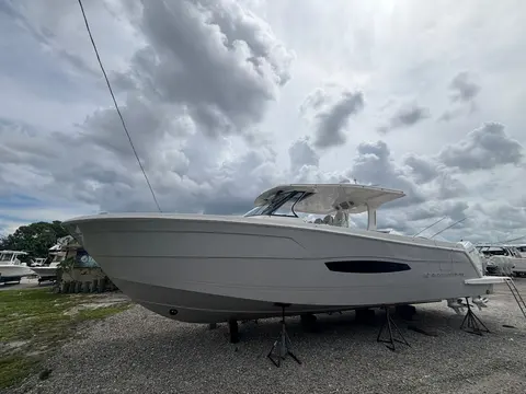 2027 Regal 38 SAV, photo 1 in Jensen Beach, FL