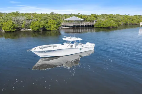 2010 Yellowfin 42 Offshore, photo 1 in Hobe Sound, FL