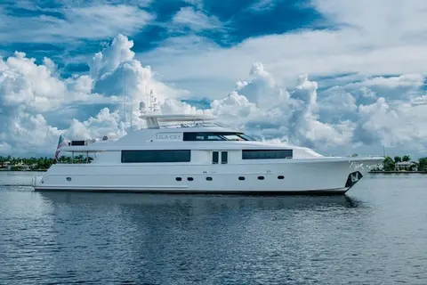 2006 Westport 112, photo 1 in North Palm Beach, FL