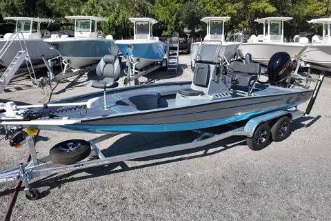 2027 Xpress H22 Bay, photo 1 in Deland, FL
