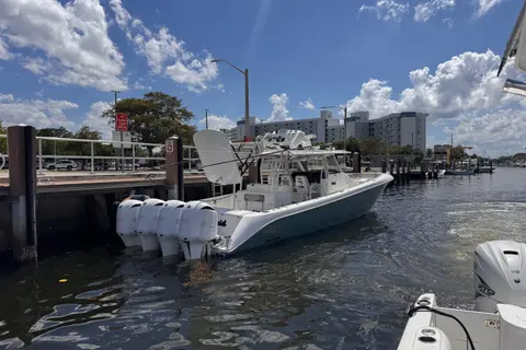 2016 Everglades 435 Center Console, photo 1 in Pompano Beach, FL